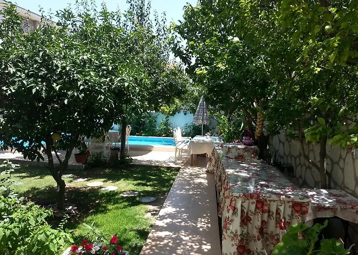 Sari Kosk Butik Alacati